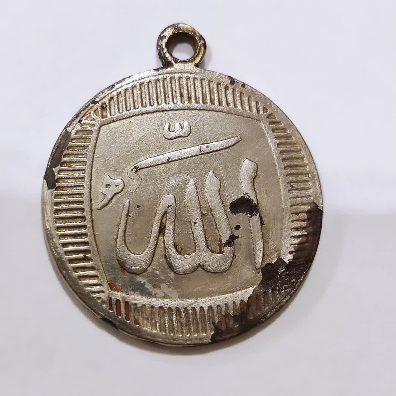 مدال قدیمی فولادی